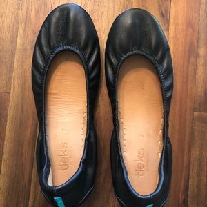 Tieks by Gavrielli- size 7- black- barely worn!